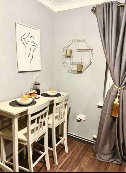 לונדון Lovely, Two Bedroom Apartment Central Location מראה חיצוני תמונה